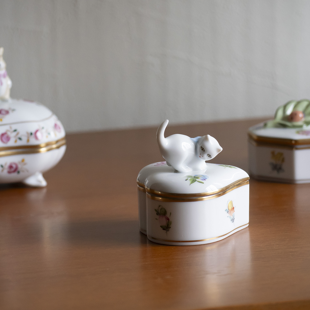 【極美品・ハンドメイド】ヘレンド ハート形小物入れ(L) ミルフルール ミルフルール] ハートボックスL ネコ